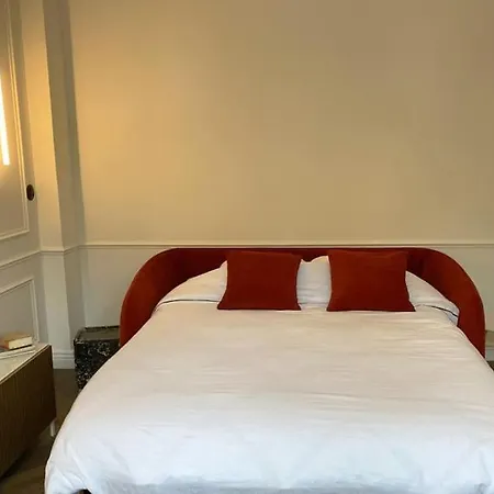 Le Petit Versailles - Centre Apartment *