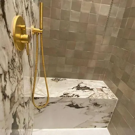 Le Petit Versailles - Centre Apartment *