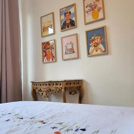 Le Petit Versailles - Centre Apartment *
