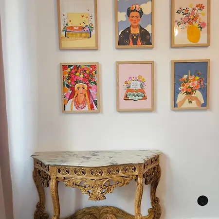Le Petit Versailles - Centre Apartment *